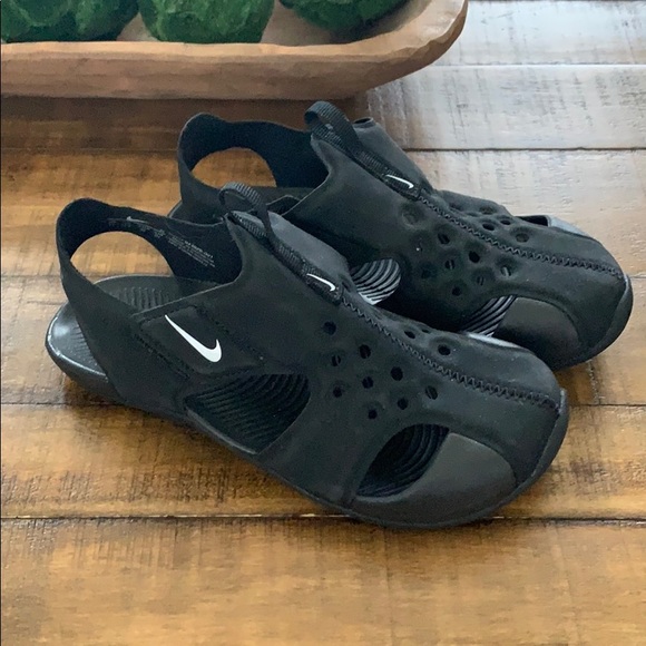 closed toe nike sandals